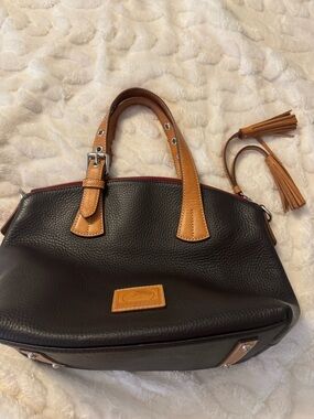 Dooney and Bourke dark chocolate brown/black handbag